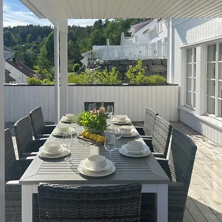 Lovely Summer House Near Risor With Boat Сasa de vacaciones Sondeled