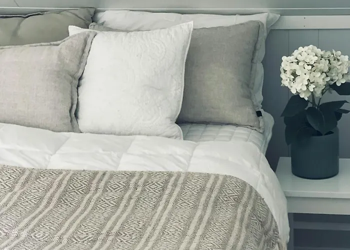 Feriehus Lovely Summer House Near Risor With Boat Sondeled