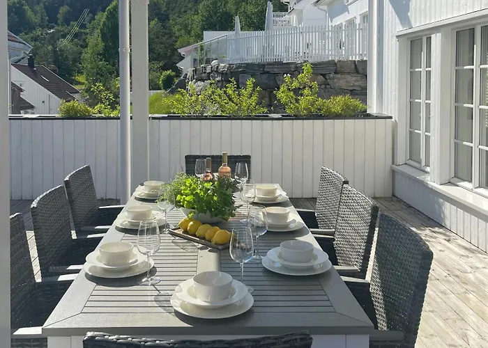 Feriehus Lovely Summer House Near Risor With Boat