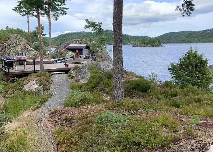Lovely Summer House Near Risor With Boat Feriehus