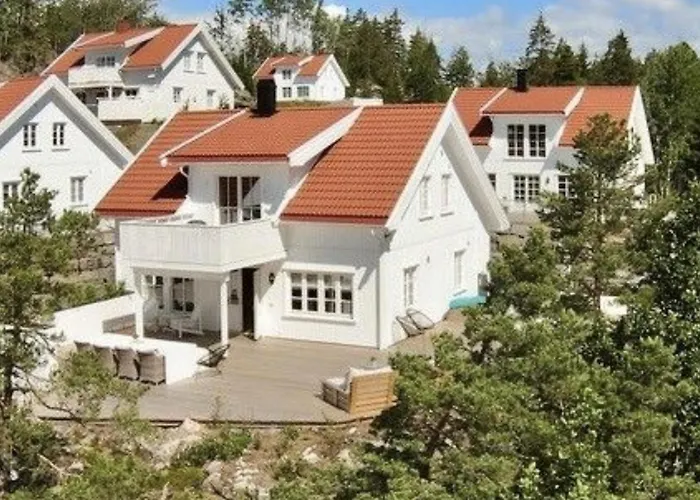 Lovely Summer House Near Risor With Boat Сasa de vacaciones